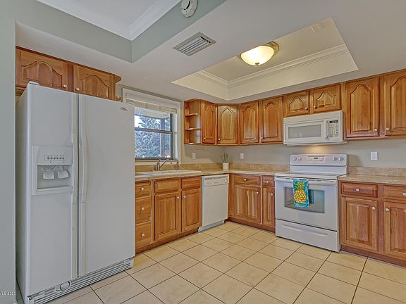 5th image of 196 Christine Dr