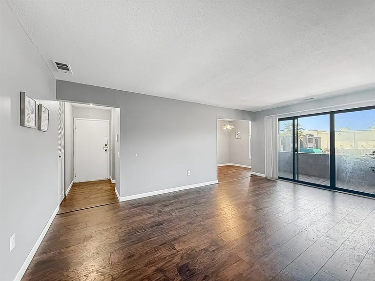 22 Shrewsbury Green Dr #I — Photo 8