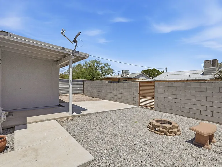 1226 E. Elm St. — Photo 19