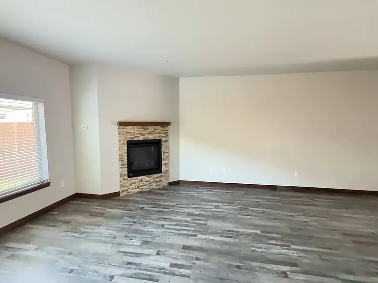 1300 Westwood Cir — Photo 3