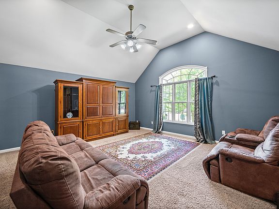 5th image of 353 Irish Cir