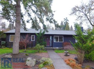 303 Lake Bay Ct, Lake Oswego, OR
