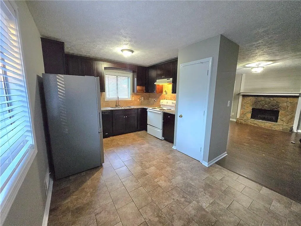 4 bed, 1780 sqft, $1,900 — Photo 4