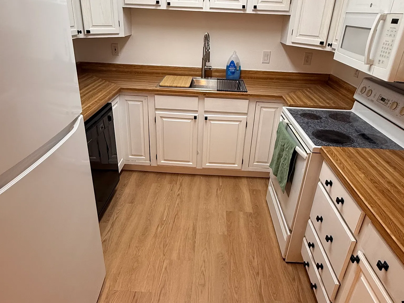 2 bed, 893 sqft, $1,900 — Photo 4
