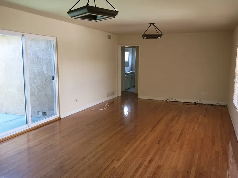 5114 63rd St — Photo 3