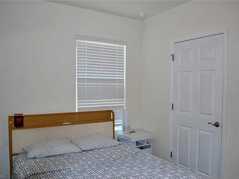 1217 Santa Barbara Blvd N — Photo 9