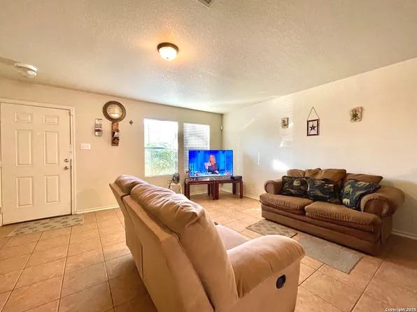 910 Absolon Farm, San Antonio, TX 78228