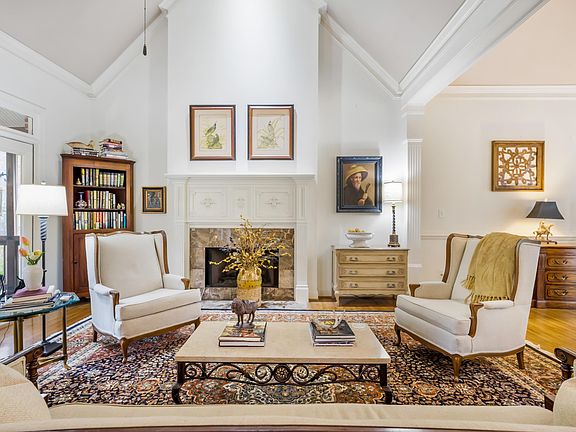 4th image of 1001 Knollwood Dr