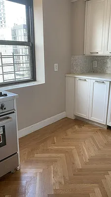 Rented by UES Management | media 23
