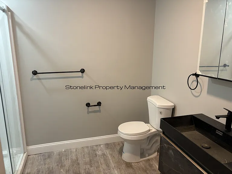 387 Broad St — Photo 5