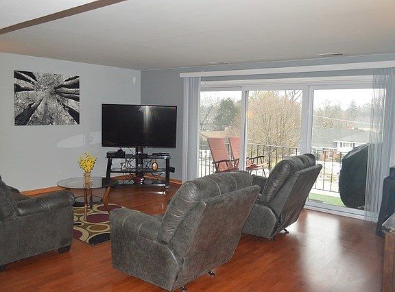 5th image of 1025 S Fernandez Ave APT 4J