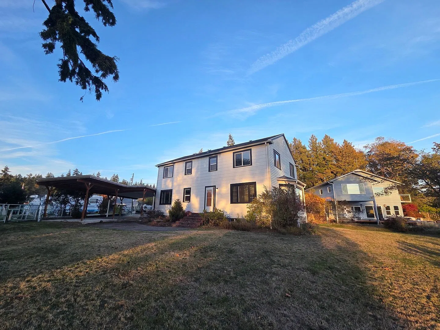 Historic Waterfront Home for Rent in Bremerton! 3 Bed / 1.75 Bath w/ a Mostly Finished Basement! ... — Photo 1