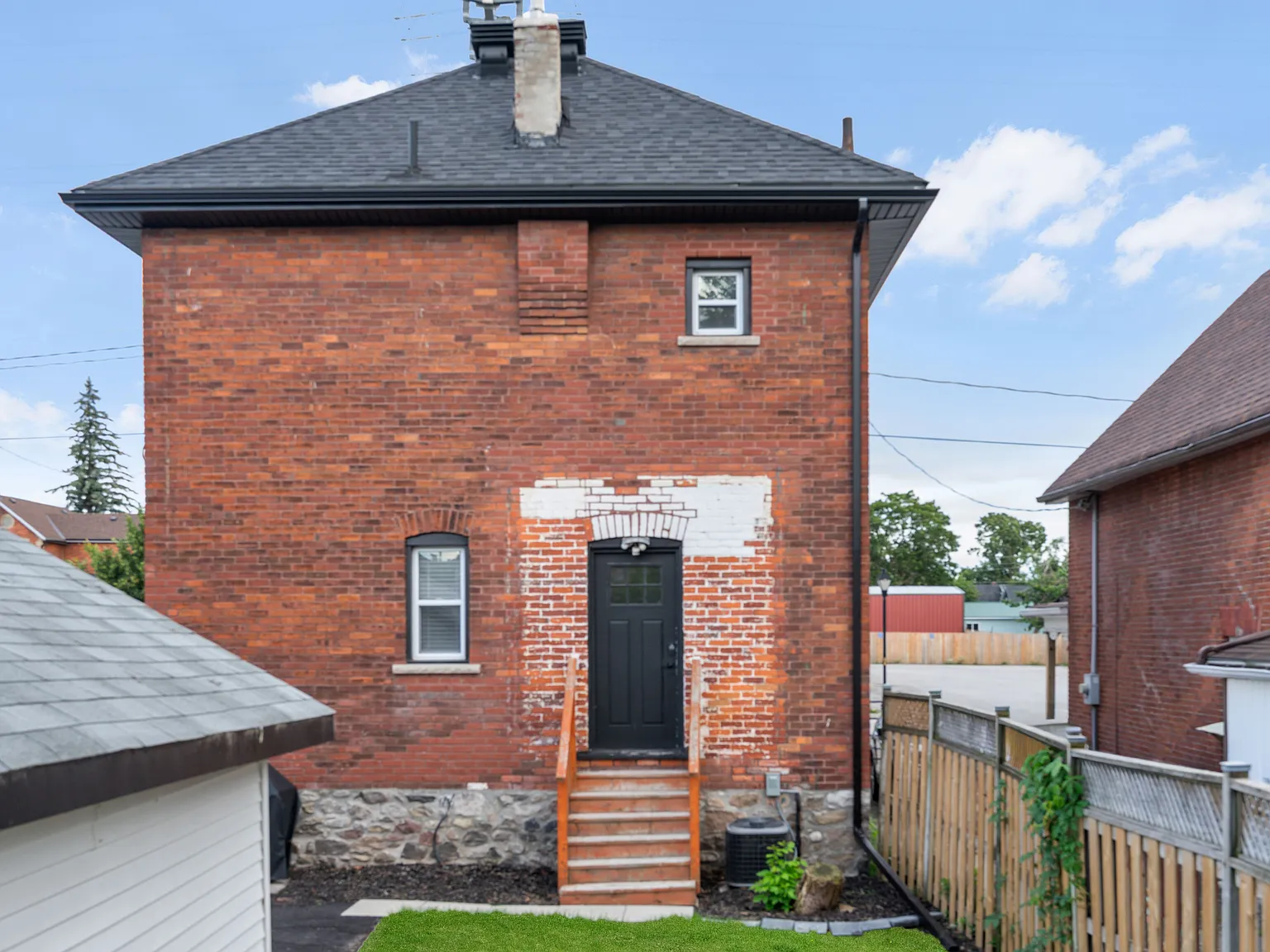 UL - 44 Colborne St W, Orillia, ON L3V 2Y4, Canada — Photo 3