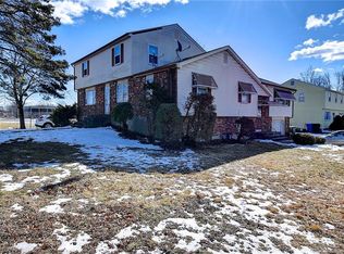 6 Echo Ln, East Hartford, CT 06118