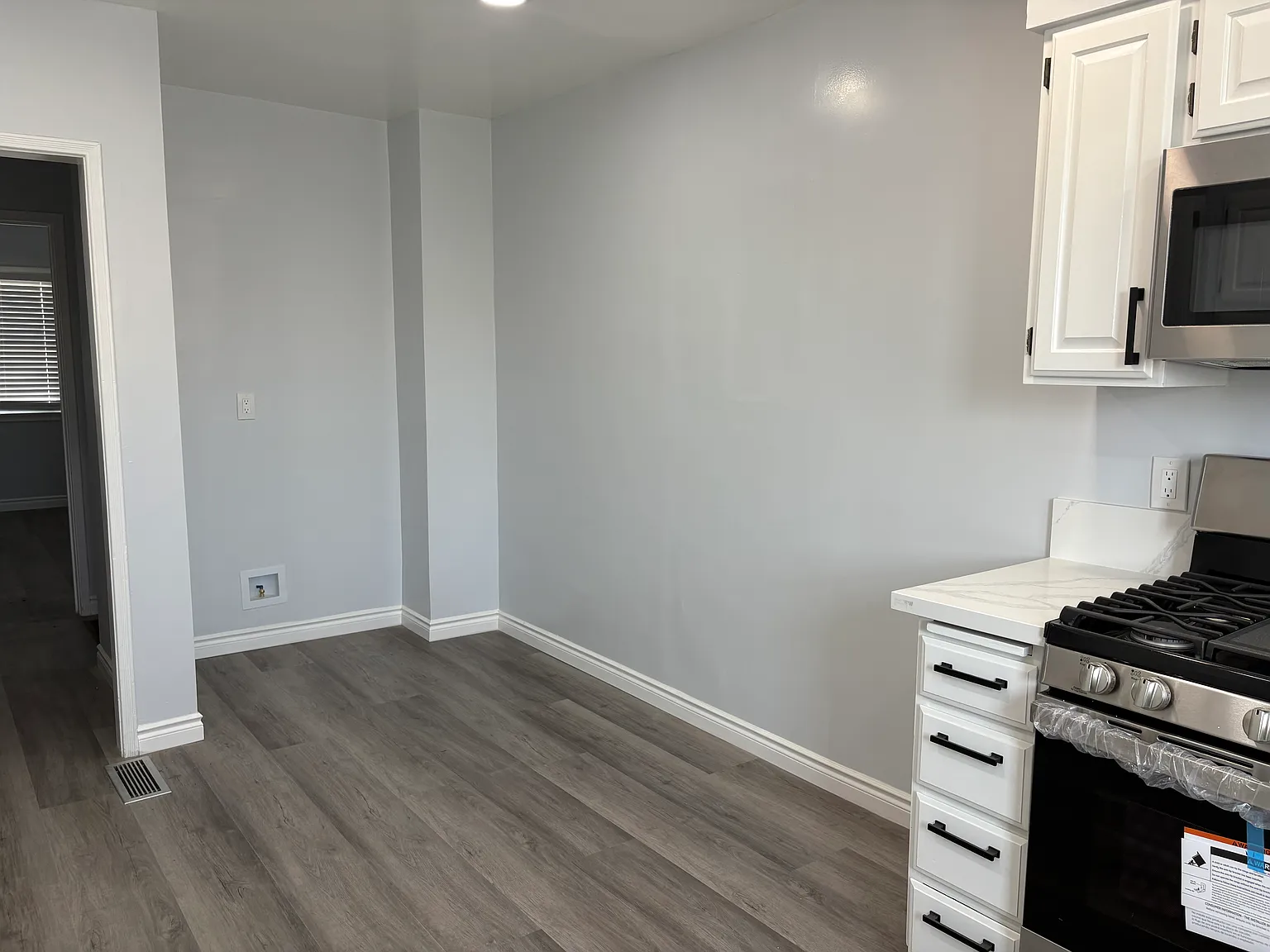 3 bed, 1428 sqft, $3,700 — Photo 3