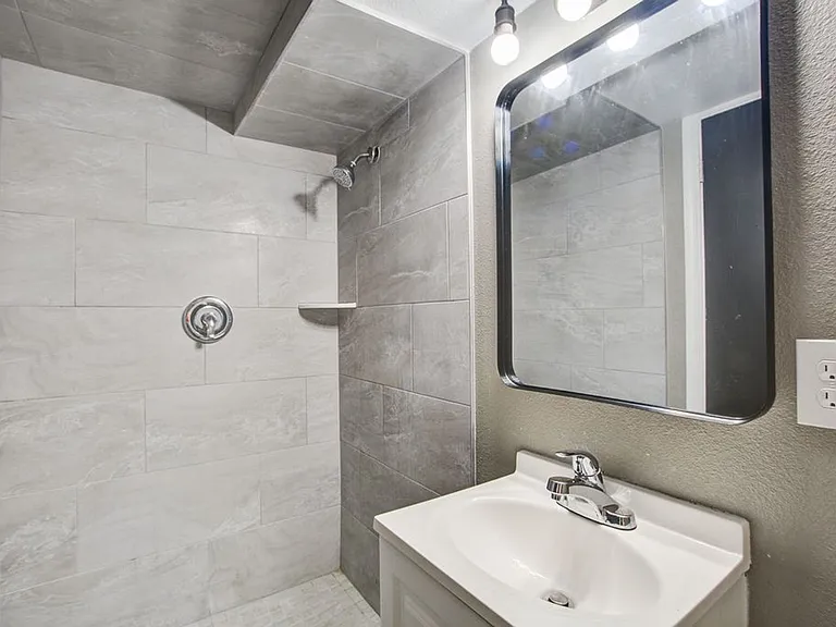2307 S Fraser St — Photo 14