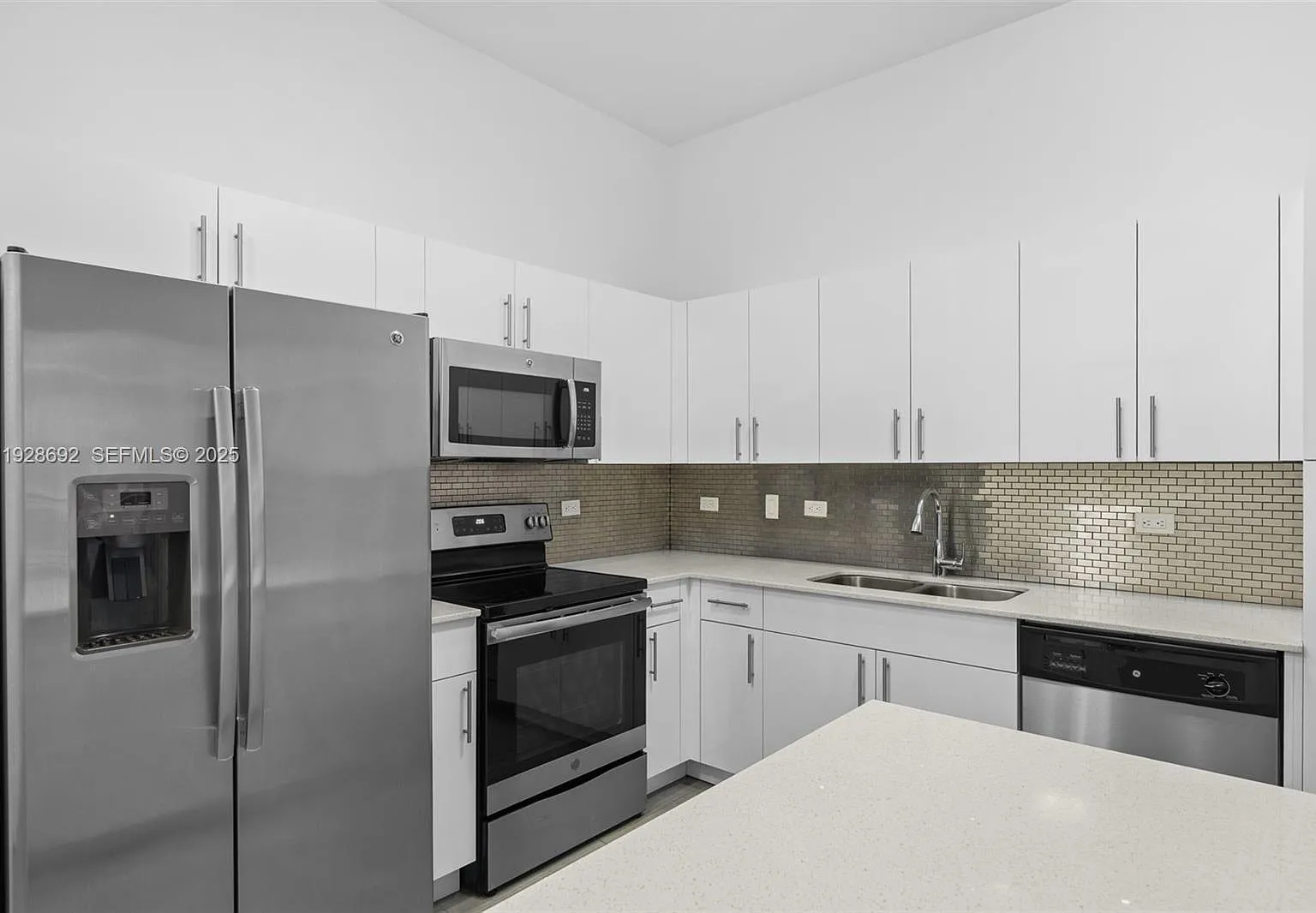 1 bed, 1.0 bath, 672 sqft, $3,300 — Photo 1
