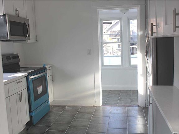 3rd image of 20 Sportsmans Ave