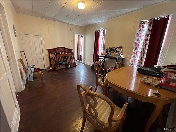 2nd image of 718 W Brighton Ave