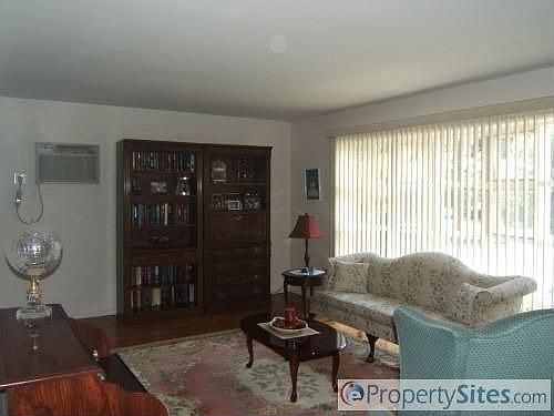 3rd image of 23 Joan Ln