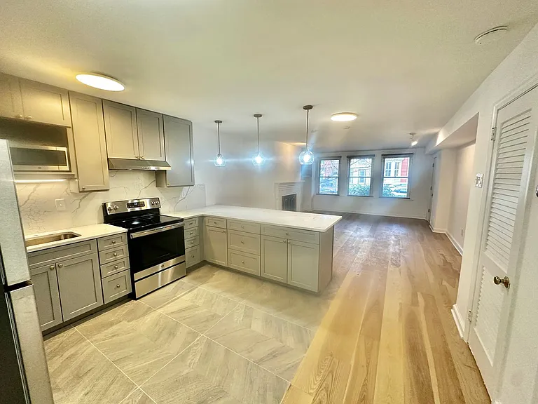 815 E St SE #1 — Photo 2