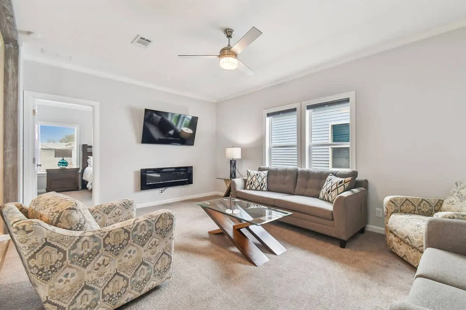 2 bed, 2.0 bath, 1280 sqft, $3,120 — Photo 2