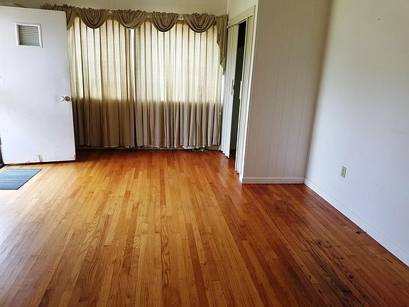 3rd image of 204 W Market St #1