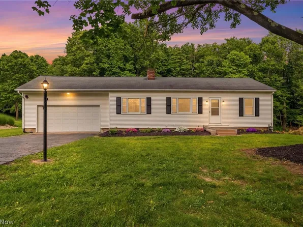 4443 Hilltop Dr, Barberton, OH 44203