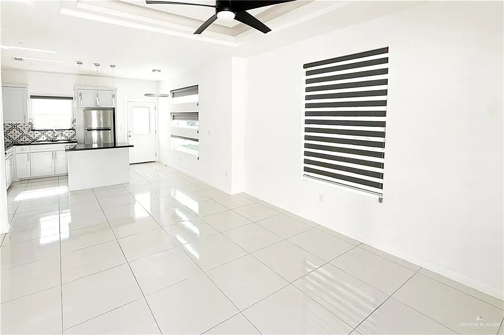 2 bed, 2.0 bath, 4322 sqft, $1,150 — Photo 3