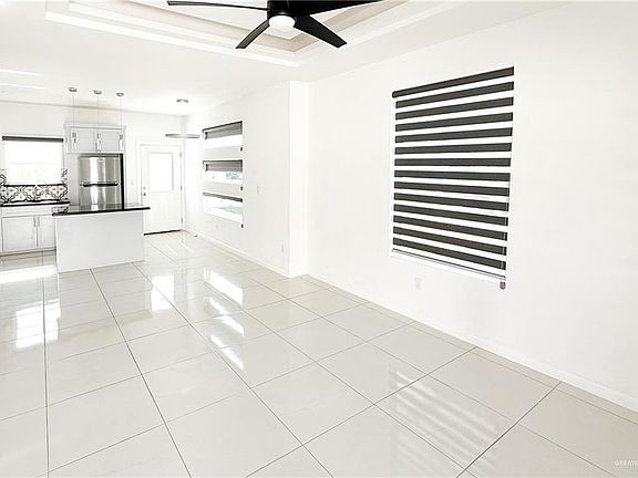 4th image of 1600 Angelina Dr #1