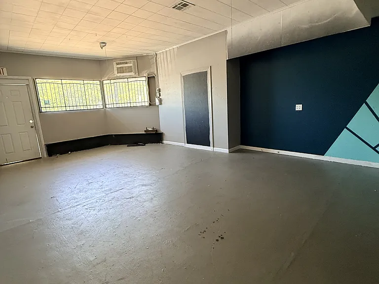 1302 N Raguet St — Photo 3