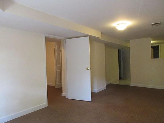 3rd image of 3345 N Lakewood Ave #Gdn