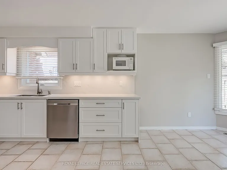265 Mississaga St — Photo 14