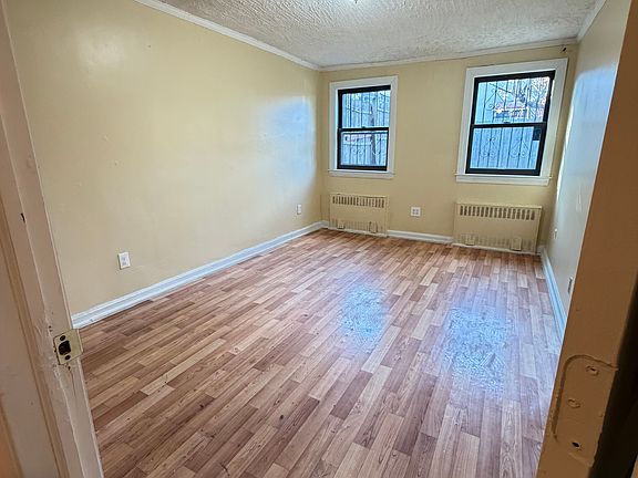4th image of 1088 E 53rd St