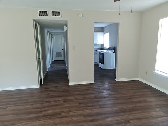 4th image of 101 McGregor St
