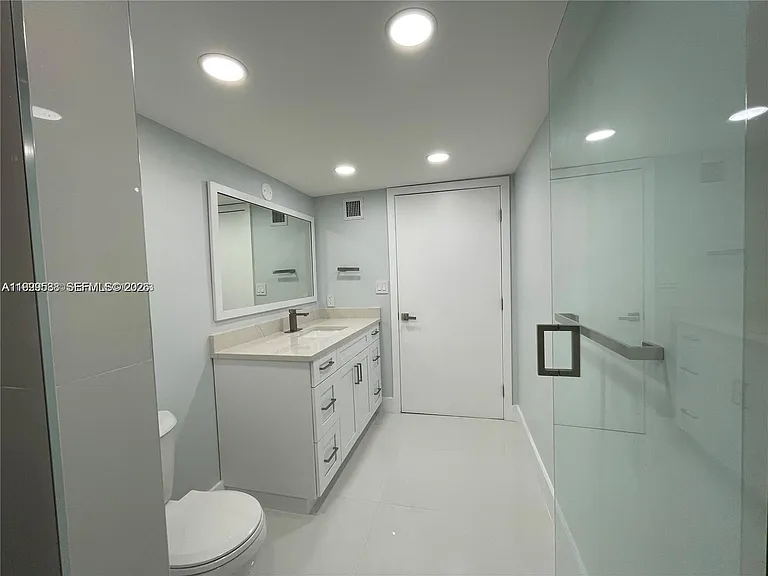 4725 SW 62nd Ave #103 — Photo 7