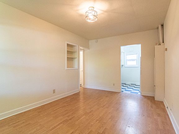 5th image of 5130 N Williams Ave #5