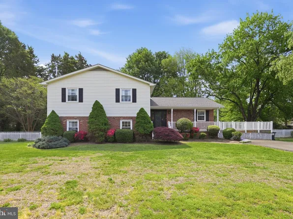 845 Churchill Dr, Fredericksburg, VA 22407