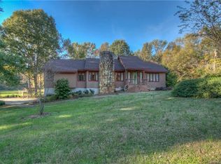 100 Lamplighter Ln, Mount Holly, NC 28120