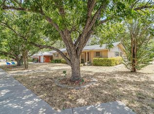 1215 Poindexter Ave, Cleburne, TX 76033