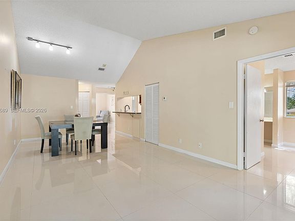 5th image of 927 Coral Club Dr #927