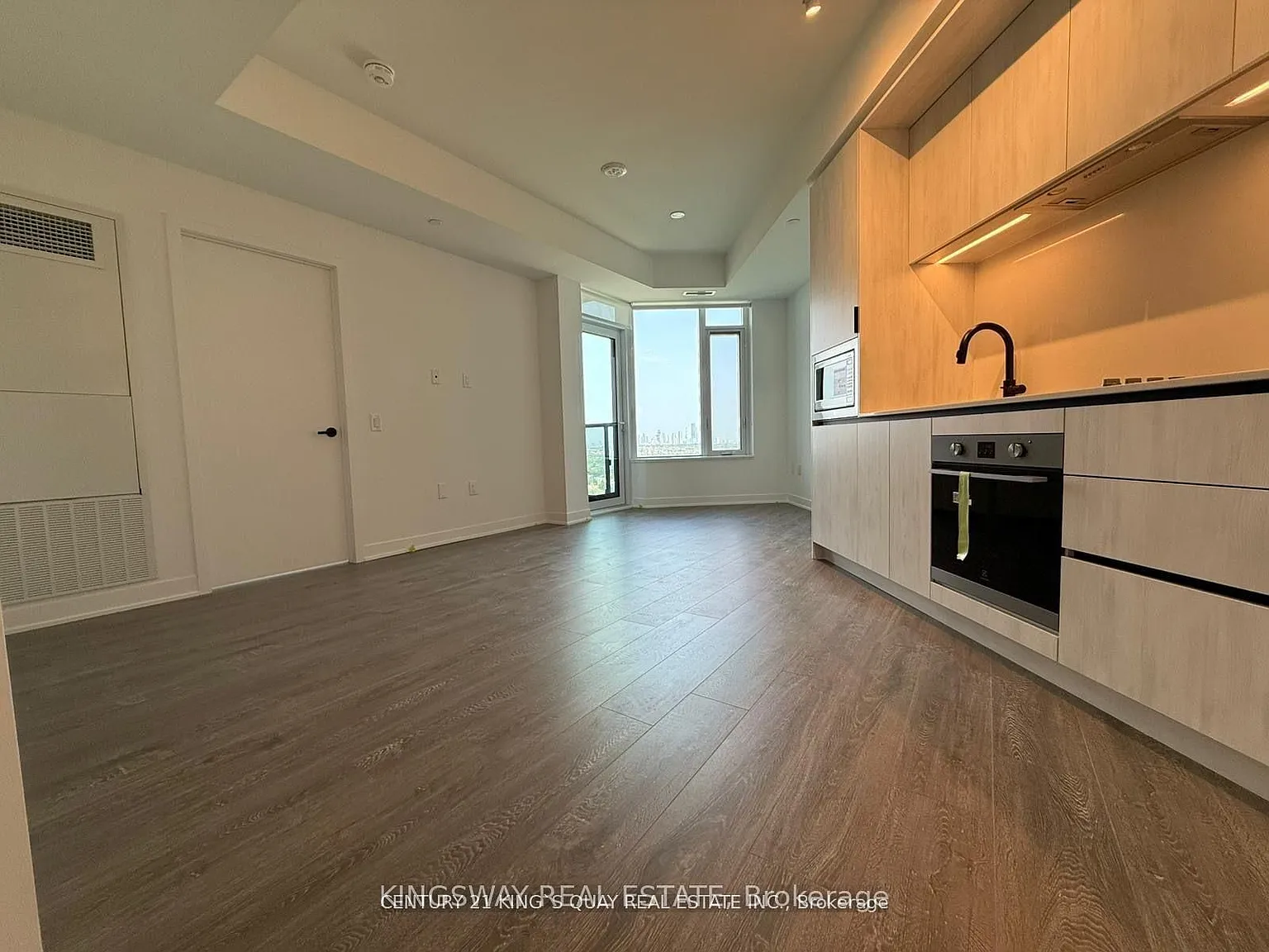 2495 Eglinton Ave W — Photo 4