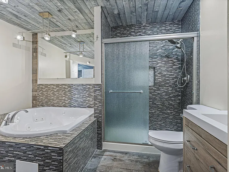 312 N Hammonds Ferry Rd — Photo 35