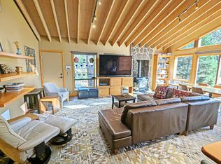 (Undisclosed Address), Sunriver, OR 97707