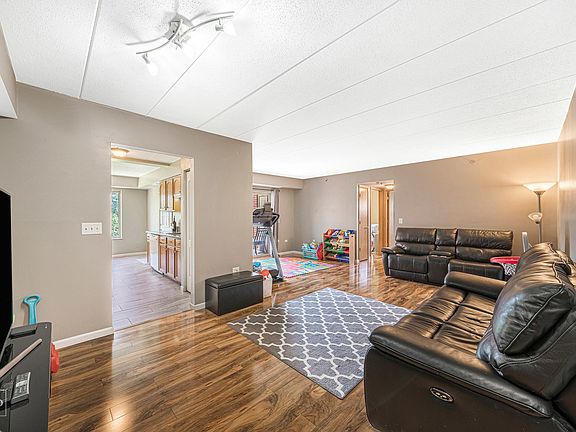 2nd image of 6955 Heritage Cir APT 2D