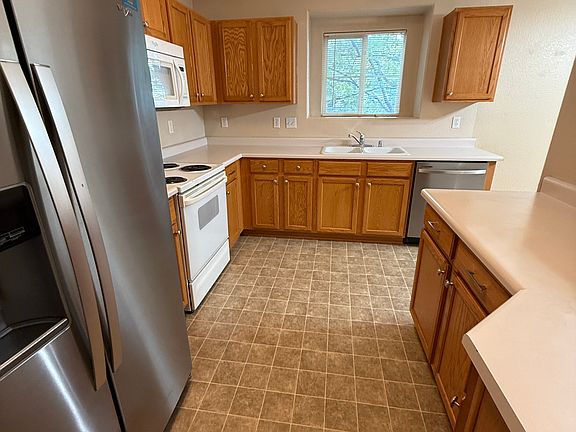 4th image of 3732 Riviera Grv APT 202