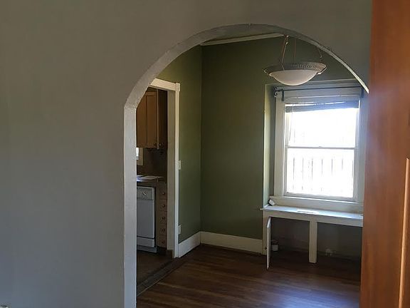 3rd image of 816 E Helen St