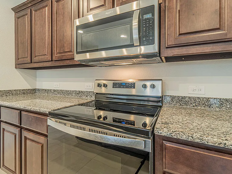 3305 Shortgrass Ln — Photo 8
