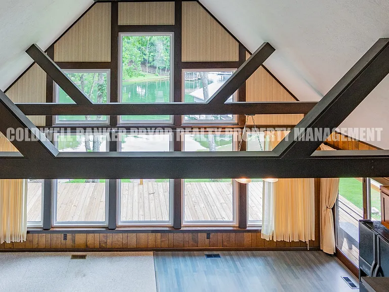 165 Lakeshore Ct — Photo 42