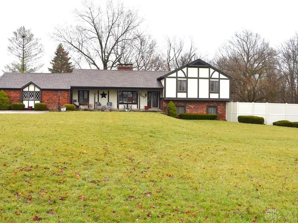 315 N Sunset Dr, Piqua, OH 45356